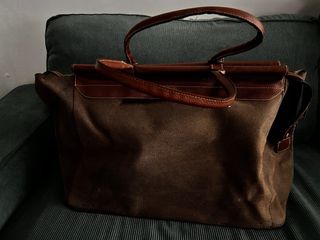 Bolsa de viaje marrón y verde oliva