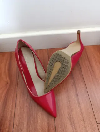 Zapatos de tacón rojos
