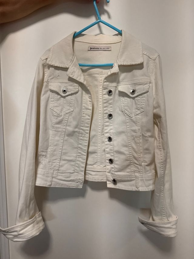 Cazadora vaquera Stradivarius blanca Talla M