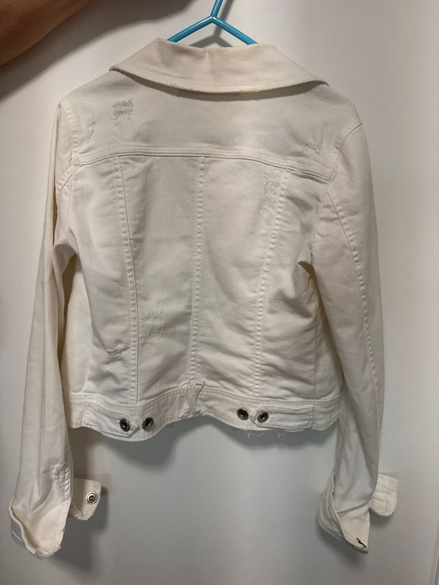 Cazadora vaquera Stradivarius blanca Talla M
