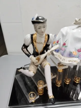 Figura de porcelana pareja músico