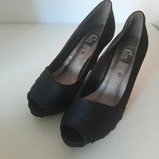 Zapatos de tacón negros talla 35