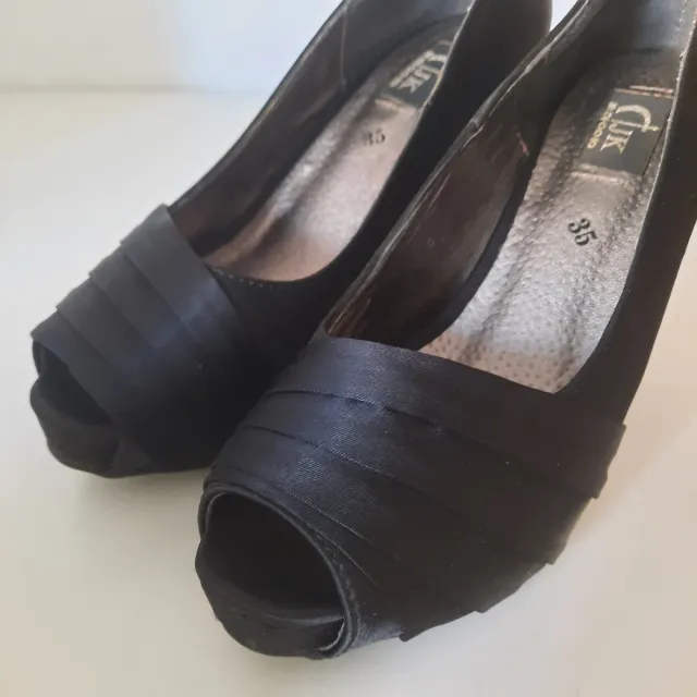 Zapatos de tacón negros talla 35