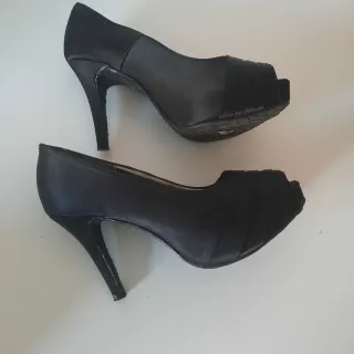 Zapatos de tacón negros talla 35
