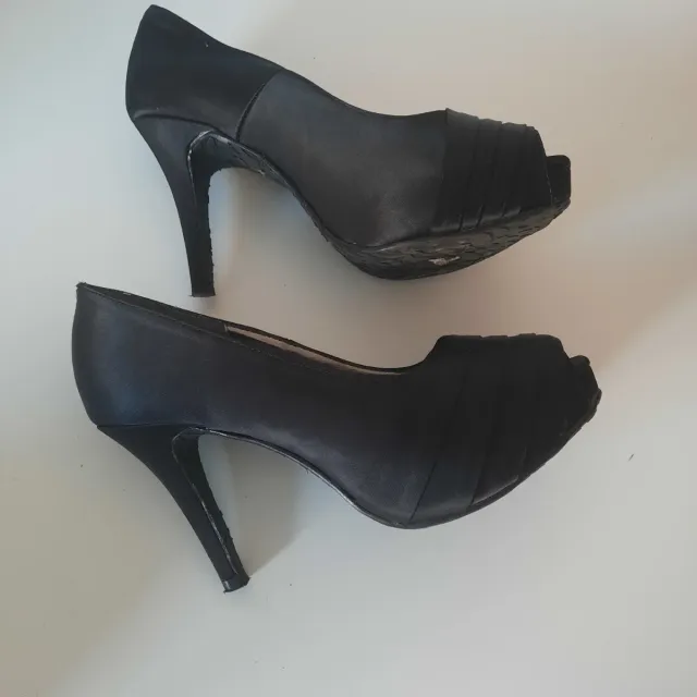 Zapatos de tacón negros talla 35