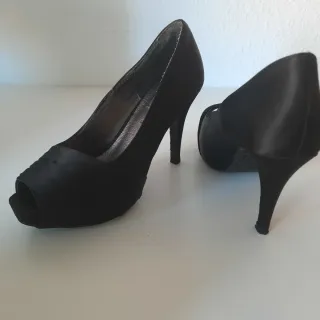 Zapatos de tacón negros talla 35
