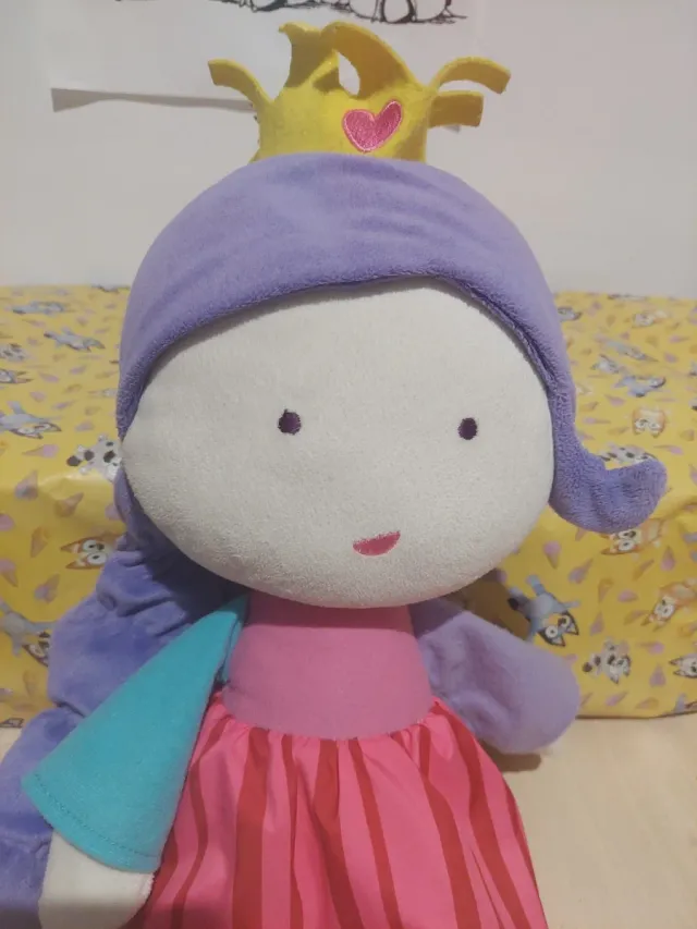 Muñeca peluche princesa morada y rosa