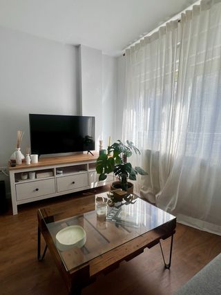 Mesa baja de centro palets. Madera y cristal