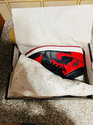 Jordan 1 Mid Scarpe Uomo Nero Rosso