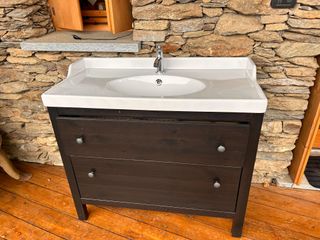 Mobile bagno con lavabo e specchio