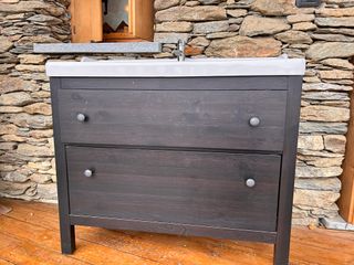 Mobile bagno con lavabo e specchio