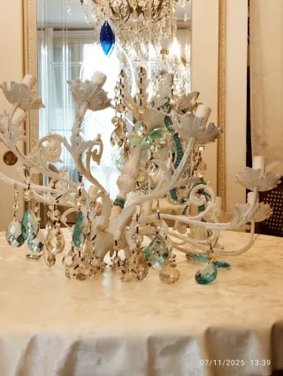 Lampadario liberty shabby bianco con cristalli