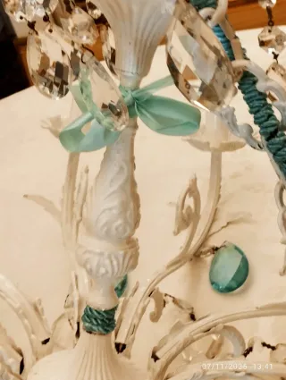 Lampadario liberty shabby bianco con cristalli