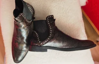 Botines Zara Piel Serpiente Tachuelas