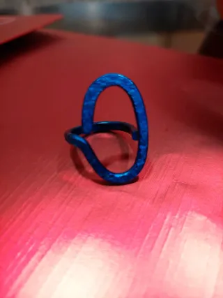 Anillo ovalado diseño azul