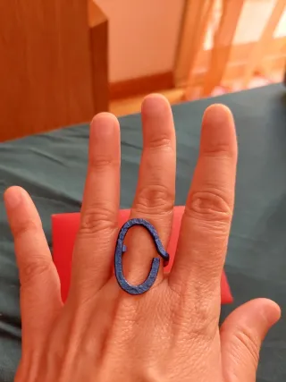 Anillo ovalado diseño azul