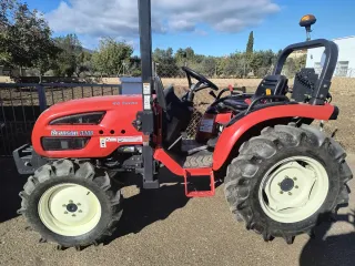 Tractor Branson 3100