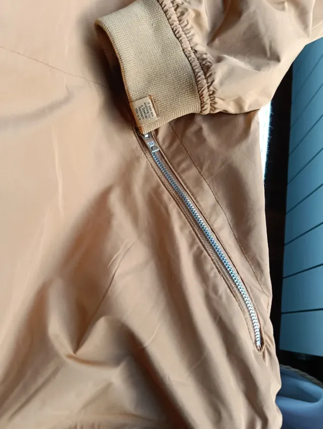 Chaqueta bomber Pull&Bear mostaza hombre.