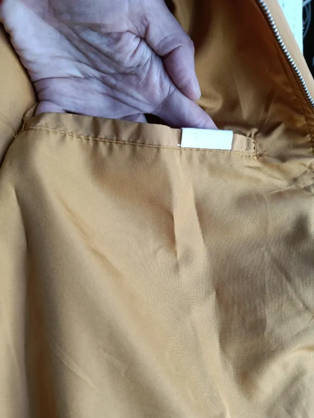 Chaqueta bomber Pull&Bear mostaza hombre.