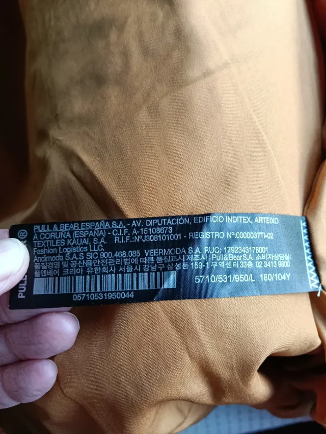 Chaqueta bomber Pull&Bear mostaza hombre.