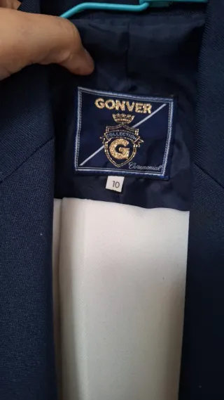 Traje de comunión azul con detalles dorados