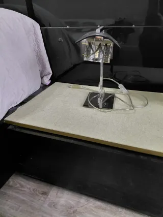 Cabecero, colchon y somier de 135 cm y 2 mesitas