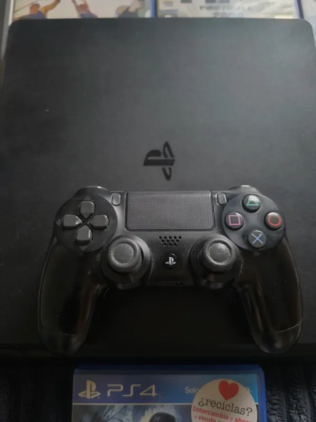 Console PS4 nera + 5 giochi