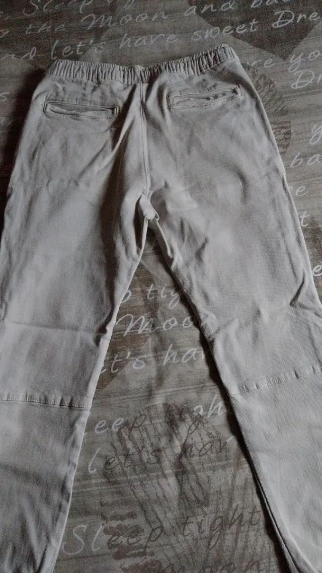 Pantalón chico Bershka beige talla M