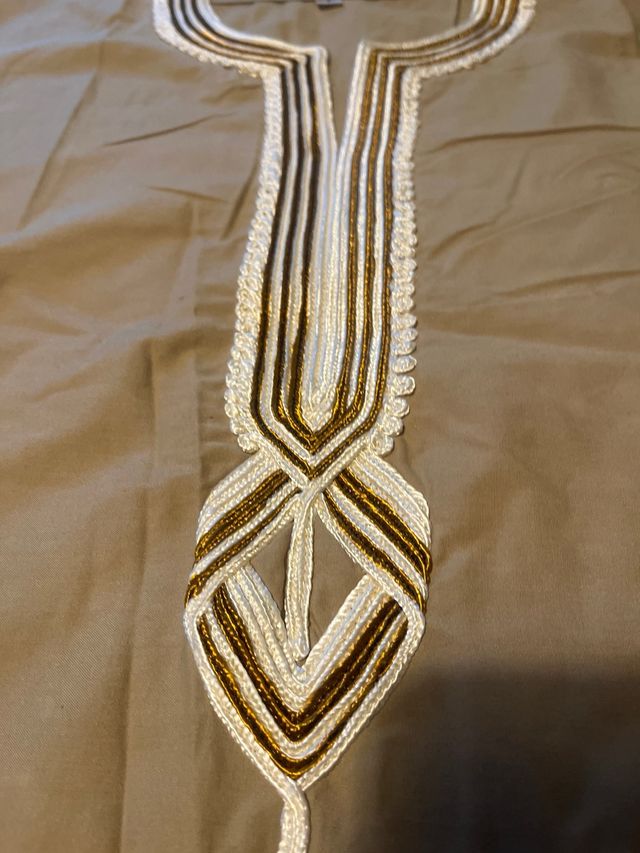 Chilaba manga corta beige y oro