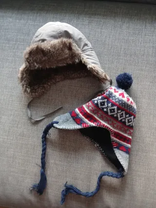 Gorros de bebé gris, multicolor y de pana beis