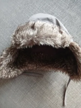 Gorros de bebé gris, multicolor y de pana beis