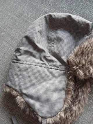 Gorros de bebé gris, multicolor y de pana beis