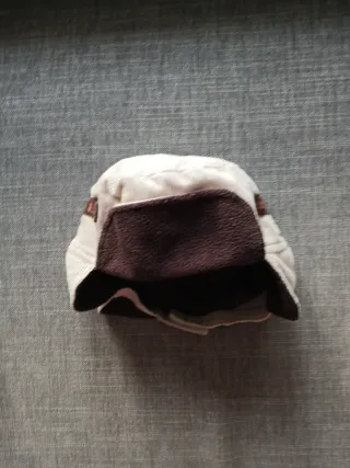 Gorros de bebé gris, multicolor y de pana beis