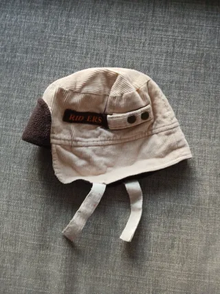 Gorros de bebé gris, multicolor y de pana beis