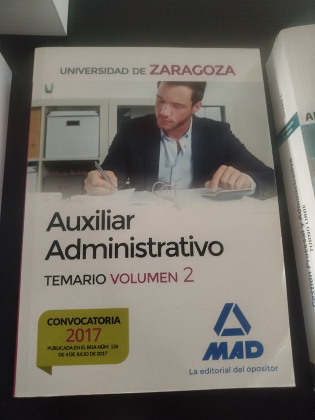 Auxiliar Administrativo de la Universidad de Za...
