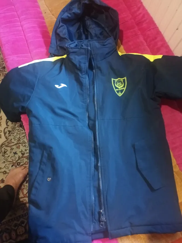 Abrigo Joma azul y amarillo