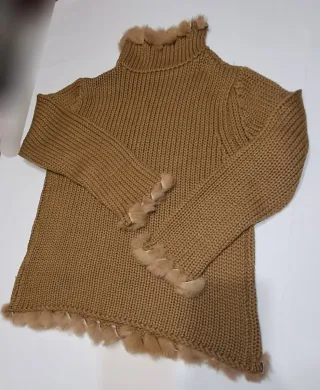 Maglione marrone con pelliccia