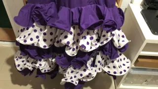 Traje de flamenca morado y blanco hecho a mano.