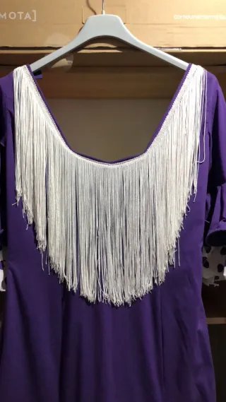 Traje de flamenca morado y blanco hecho a mano.