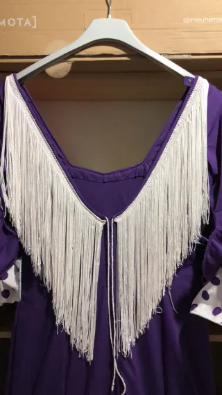 Traje de flamenca morado y blanco hecho a mano.