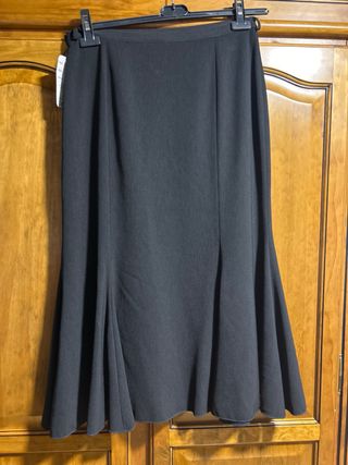 Falda negra elegante