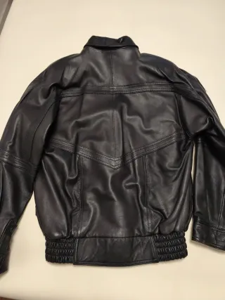 Chaqueta de cuero negra Talla 48