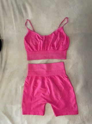 Conjunto deportivo rosa, talla S.