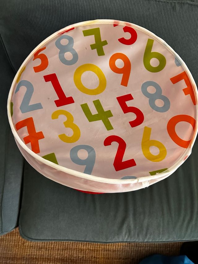 Cesto de juguetes con números