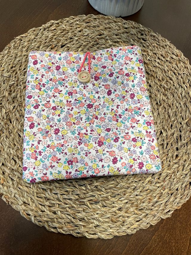 Funda Kindle multicolor con botón