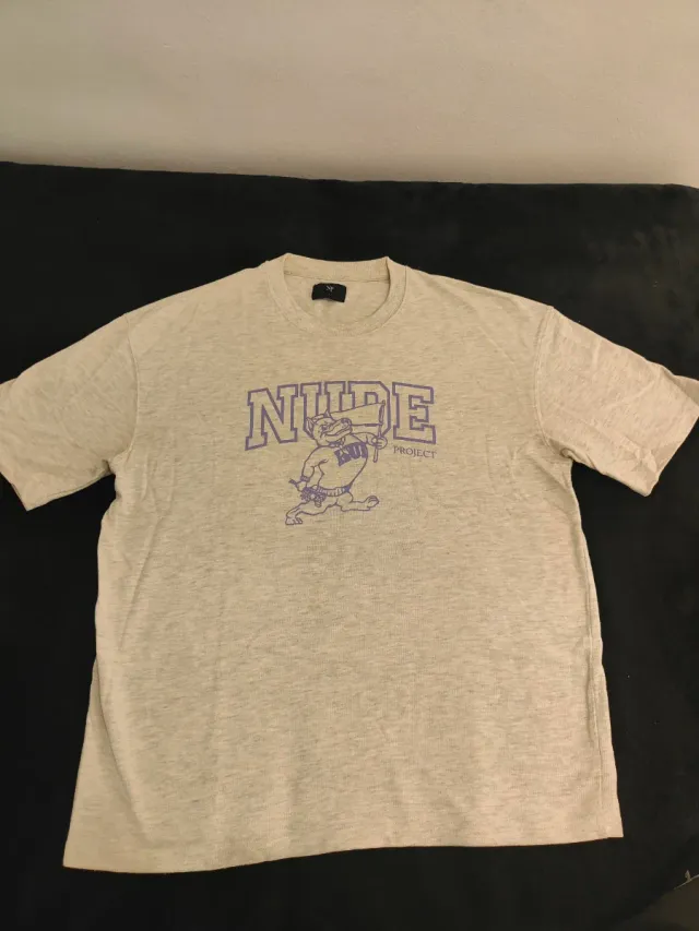 Camiseta Nude Project