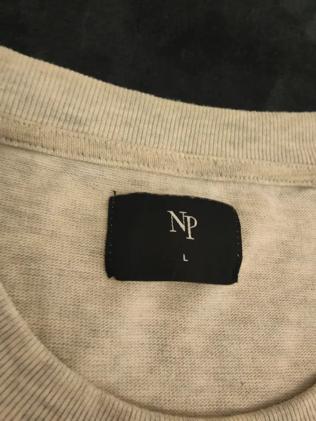 Camiseta Nude Project