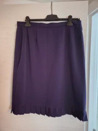 Traje morado con estampado Falda talla 46
