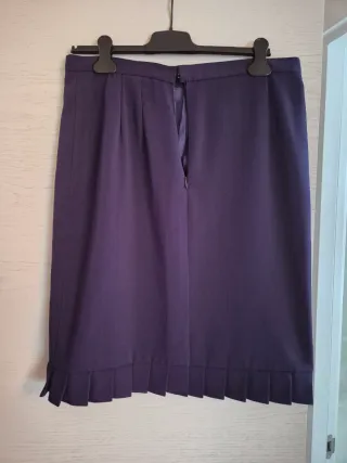 Traje morado con estampado Falda talla 46