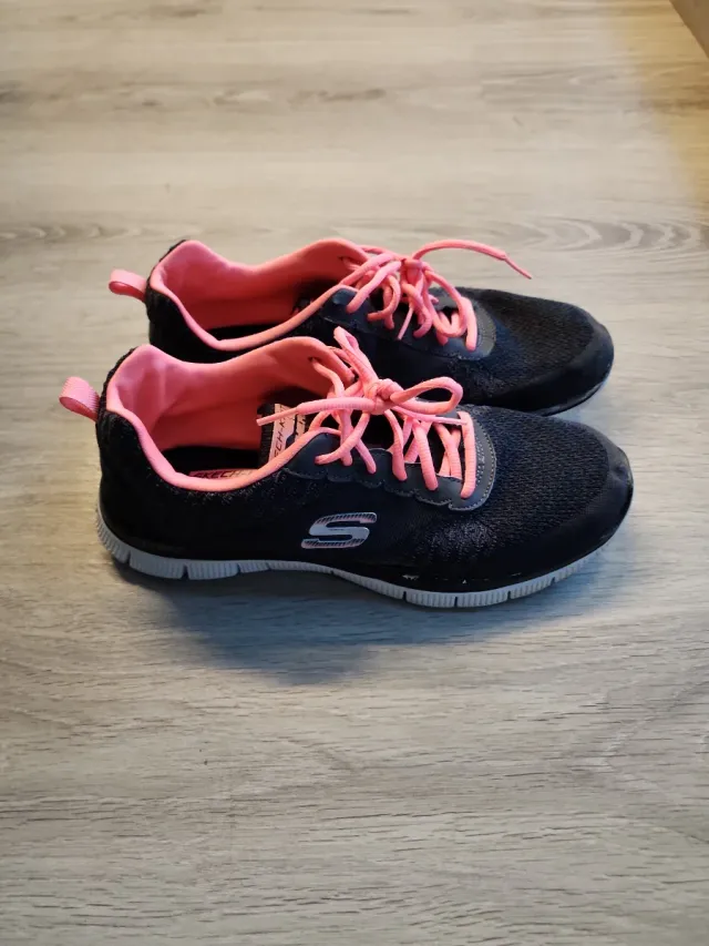 Zapatillas Skechers Negras y Rosas Talla 41
